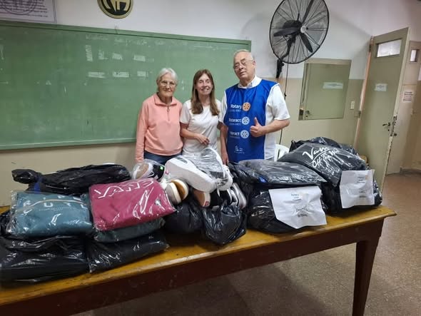 Donación al ropero comunitario de Caritas en Bernal, Quilmes
